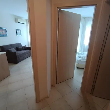 On The Third Floor In Emberli Aparthotel. דירה 3*